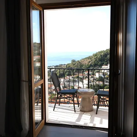 Zoe Hora Dhërmi