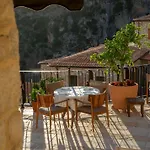 Zoe Hora Dhërmi