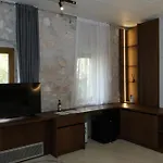 Zoe Hora Hotel *