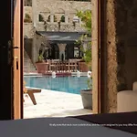 Zoe Hora Hotel *