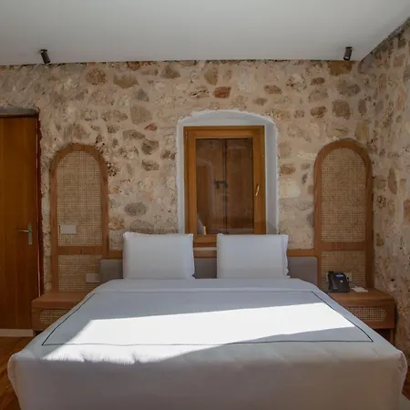 Zoe Hora * Dhermi