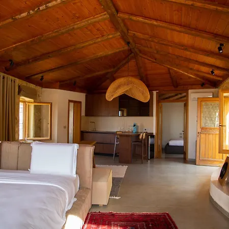 Zoe Hora Resort