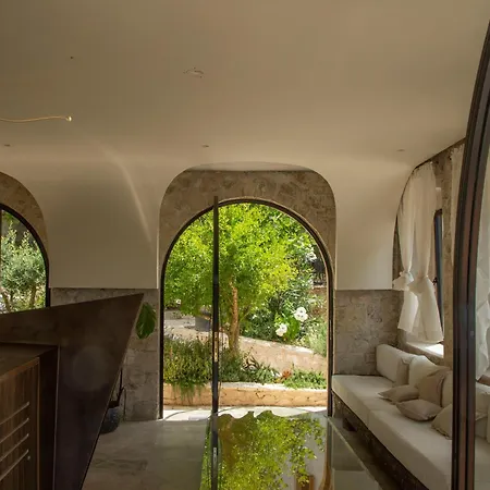 Zoe Hora Resort