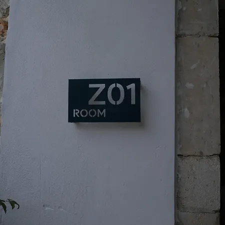 Zoe Hora Dhermi