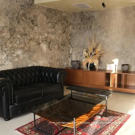 Zoe Hora Dhermi